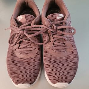 Nike Tanjun running shoe